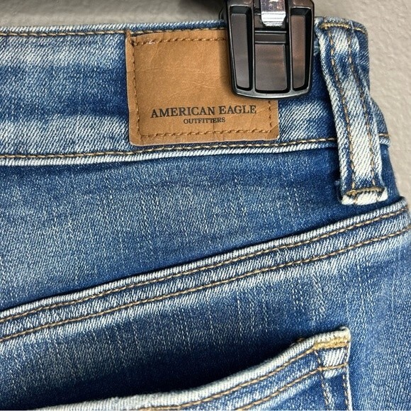 American Eagle high waisted distressed denim mini skirt women's size small 4 - Picture 3 of 5